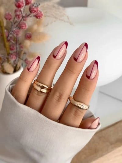 unghie rosse con disegno geometrico